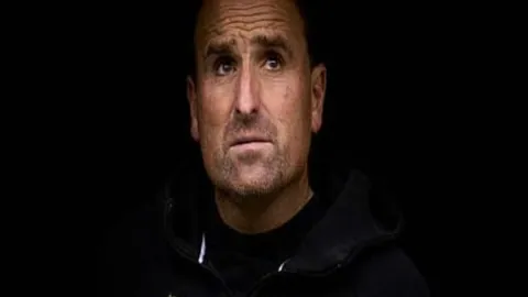 “穆里尼奥重返舞台，亿元巨星加盟，欧冠征程再启战曼联”